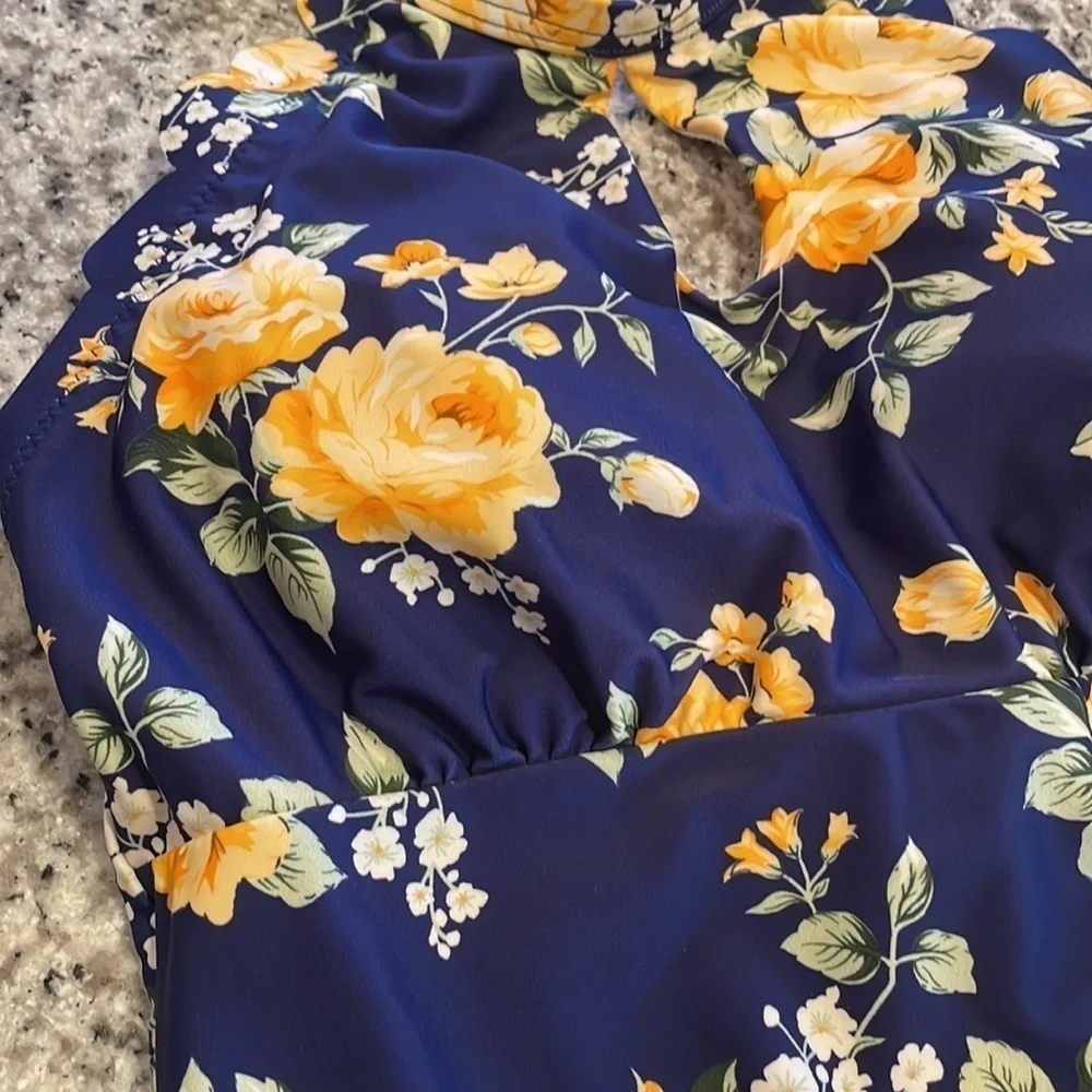 Cupshe Floral Scalloped Swimsuit Woman's Size‎ S
